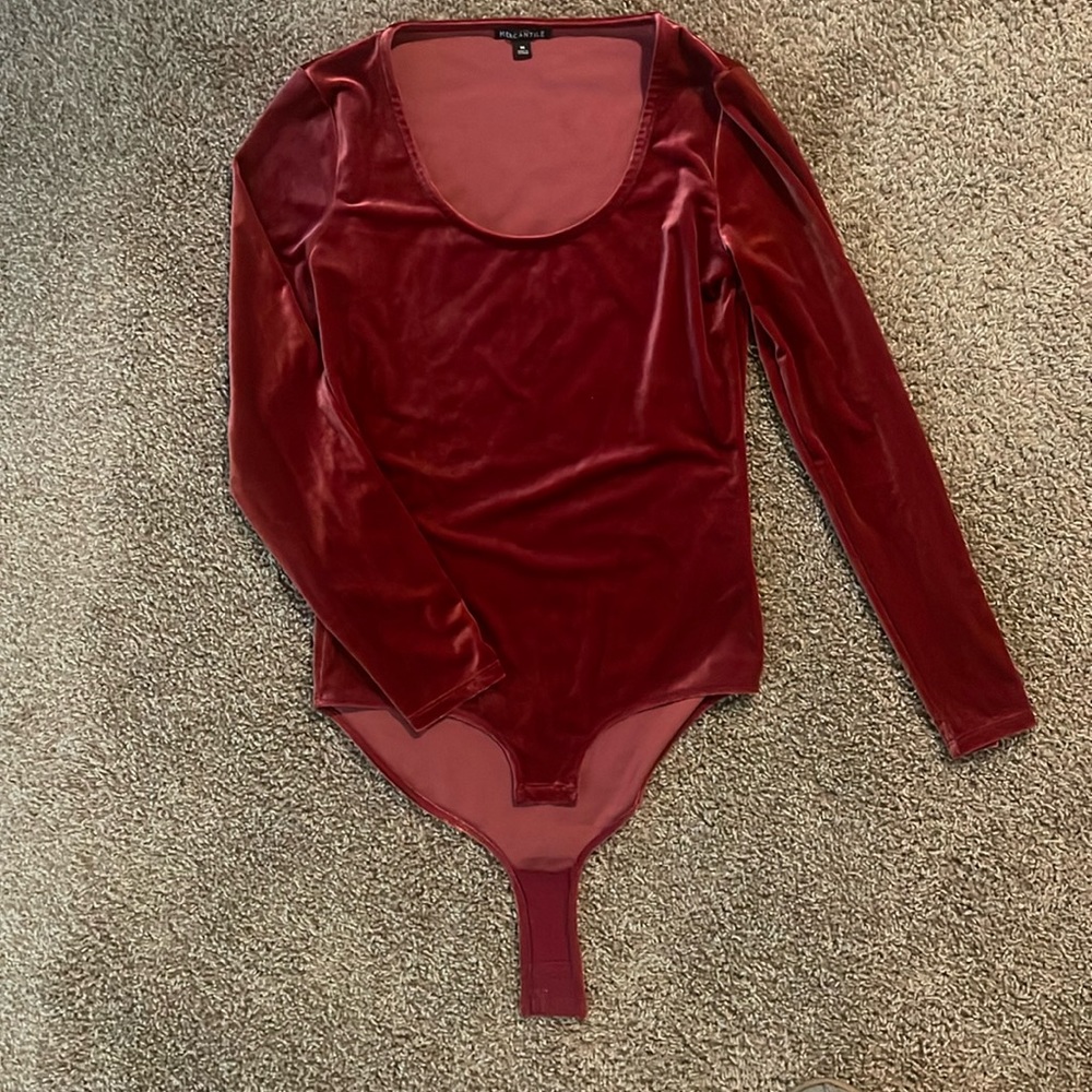 ‘Velvet’ bodysuit 90% polyester 10% elastane